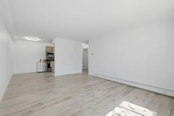 1500 Robin CIR #112, Hoffman Estates, IL 60169