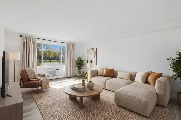 1500 Robin Circle #112, Hoffman Estates, IL 60169