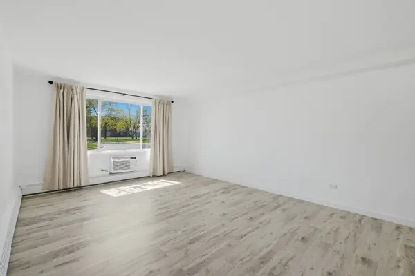 1500 Robin Circle #112, Hoffman Estates, IL 60169