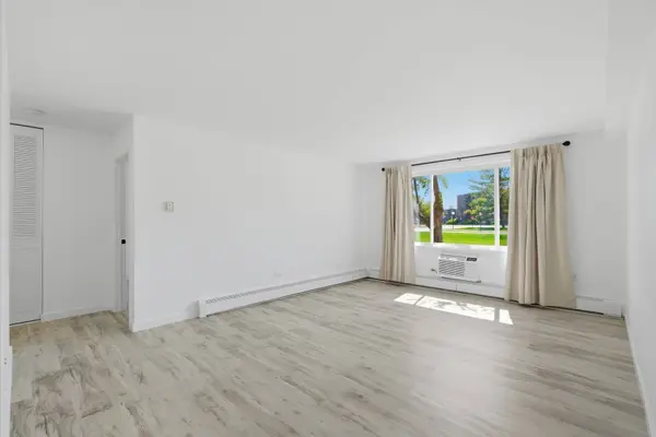 1500 Robin Circle #112, Hoffman Estates, IL 60169