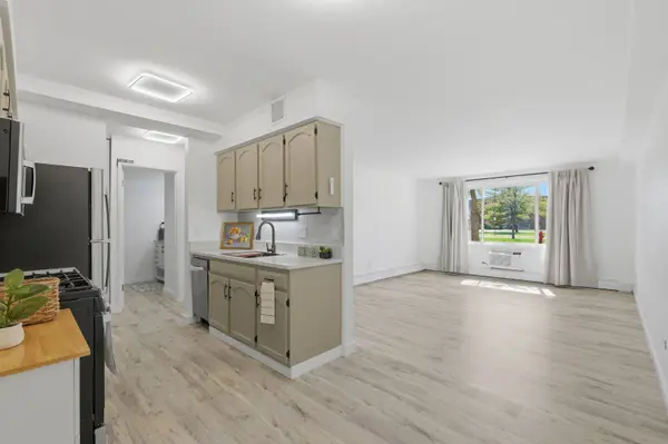 1500 Robin Circle #112, Hoffman Estates, IL 60169