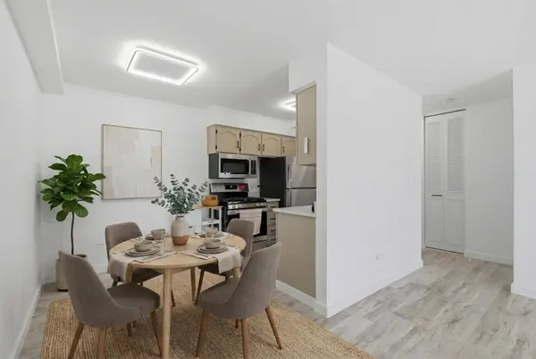 1500 Robin Circle #112, Hoffman Estates, IL 60169