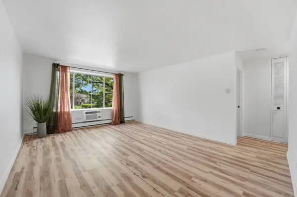 1500 Robin Circle #205, Hoffman Estates, IL 60169