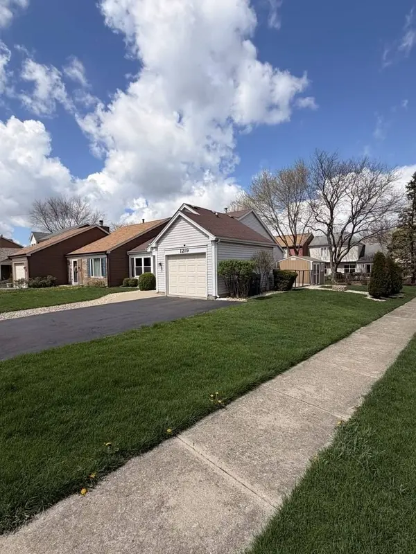 1219 Huntington DR, Mundelein, IL 60060