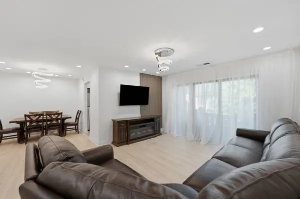 1251 WILLIAMSBURG DR #D2, Schaumburg, IL 60193