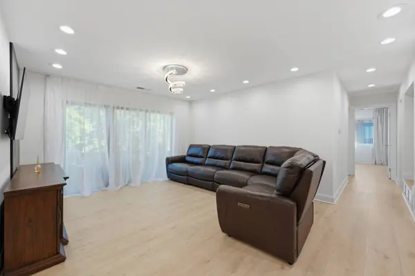 1251 WILLIAMSBURG DR #D2, Schaumburg, IL 60193
