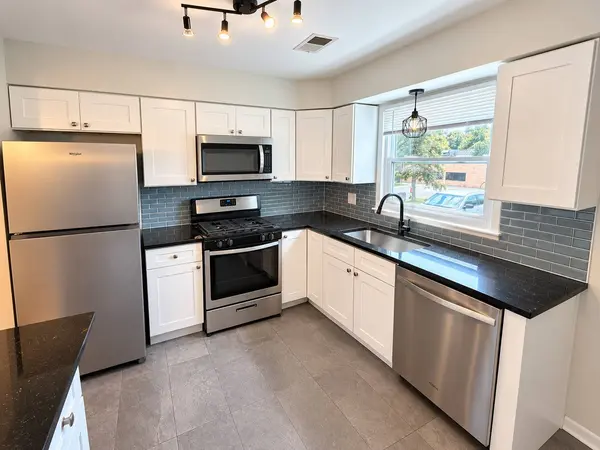 225 W Johnson ST #1A, Palatine, IL 60067
