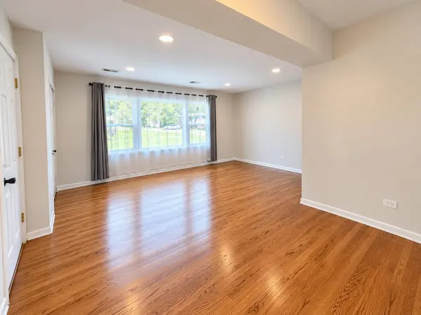 225 W Johnson ST #1A, Palatine, IL 60067