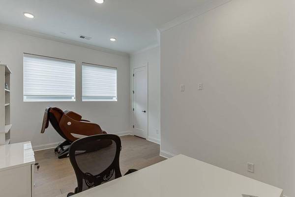 6996 River Rock DR, Flowery Branch, GA 30542