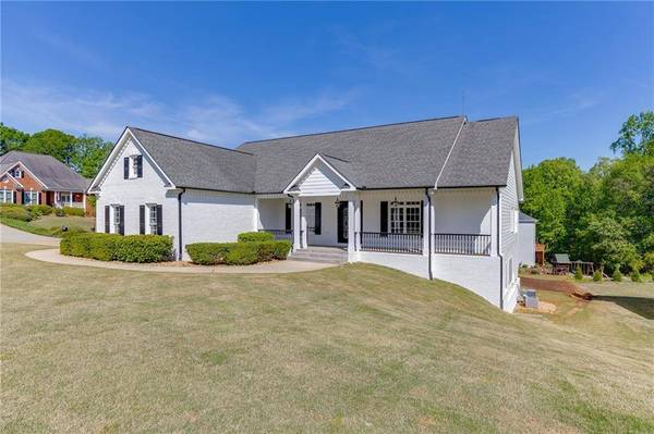5821 Chalet WAY, Hoschton, GA 30548