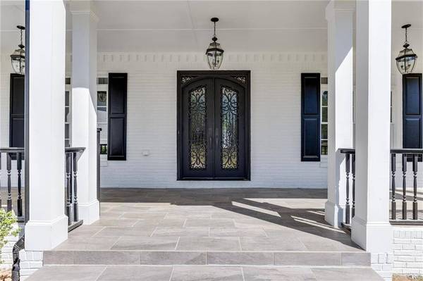 5821 Chalet WAY, Hoschton, GA 30548