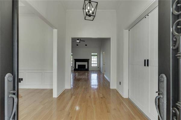 5821 Chalet WAY, Hoschton, GA 30548