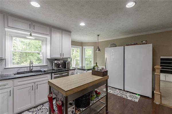 3236 Classic DR, Snellville, GA 30078