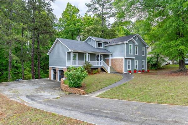 3236 Classic DR, Snellville, GA 30078