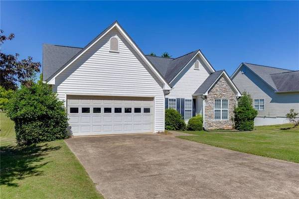 5972 River Oaks DR, Flowery Branch, GA 30542