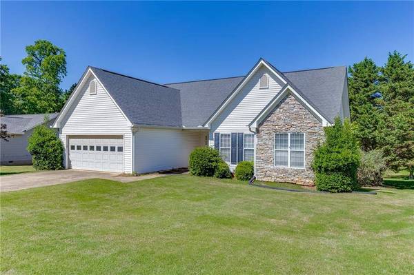5972 River Oaks DR, Flowery Branch, GA 30542