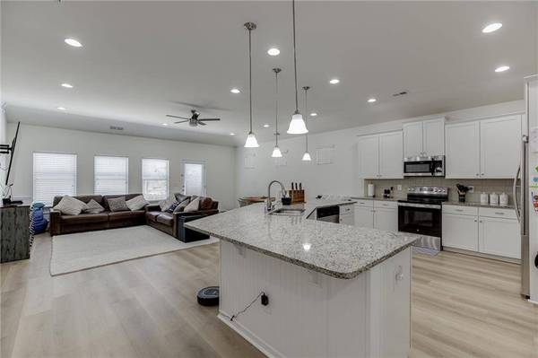 381 Eagles Bluff WAY, Hoschton, GA 30548