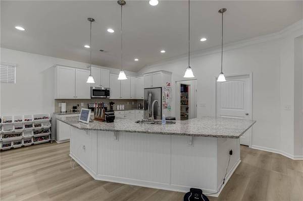 381 Eagles Bluff WAY, Hoschton, GA 30548