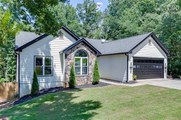 6447 Ivy Springs DR, Flowery Branch, GA 30542