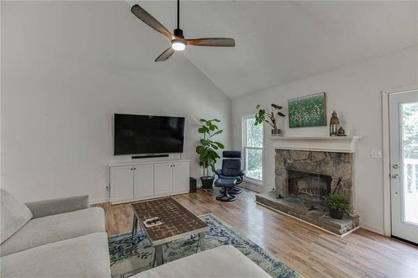 6447 Ivy Springs DR, Flowery Branch, GA 30542