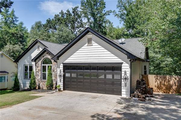 6447 Ivy Springs DR, Flowery Branch, GA 30542