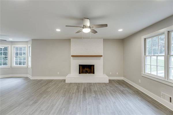 6211 Laurel Wood TRL, Flowery Branch, GA 30542