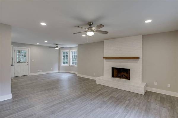 6211 Laurel Wood TRL, Flowery Branch, GA 30542