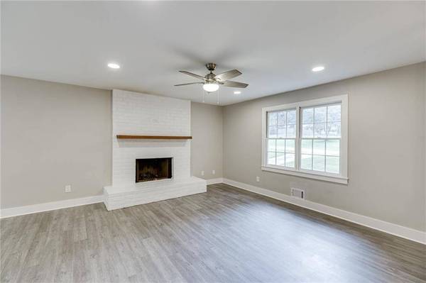 6211 Laurel Wood TRL, Flowery Branch, GA 30542