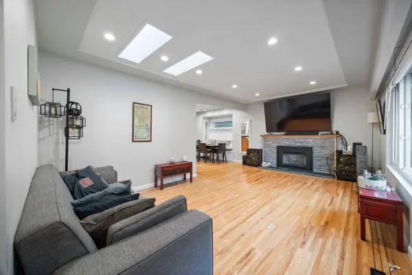 3007 Noel DR, Burnaby, BC V3J 1J4