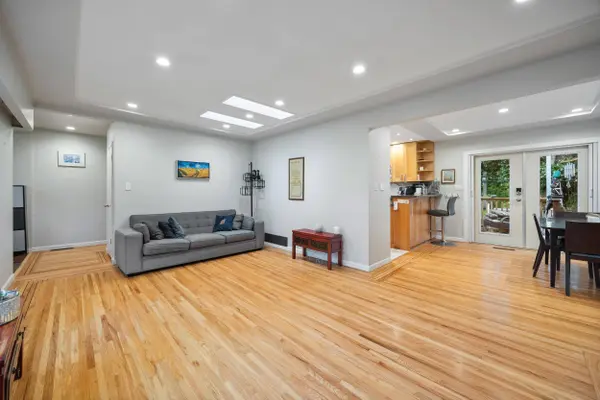 3007 Noel DR, Burnaby, BC V3J 1J4