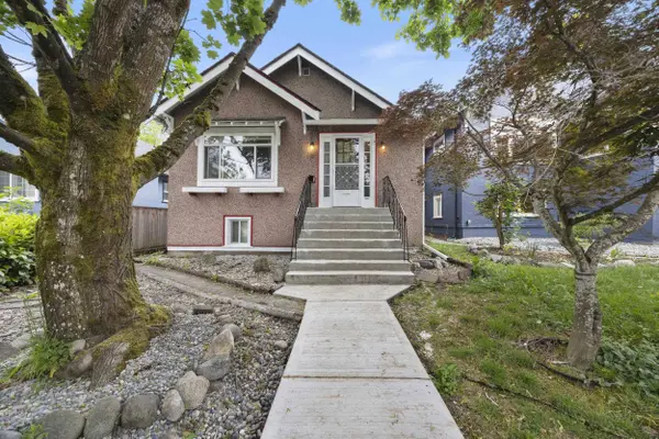 1105 Hamilton ST, New Westminster, BC V3M 2M8
