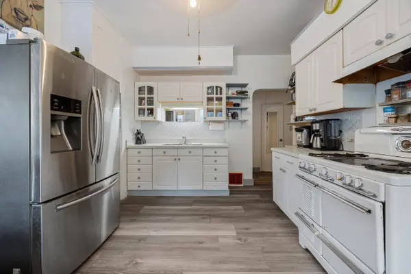 1105 Hamilton ST, New Westminster, BC V3M 2M8