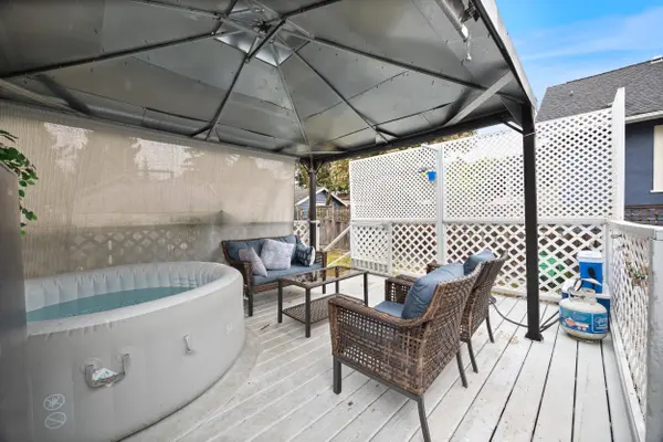1105 Hamilton ST, New Westminster, BC V3M 2M8