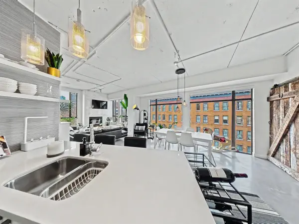 28 Powell ST #501, Vancouver, BC V6A 1E7