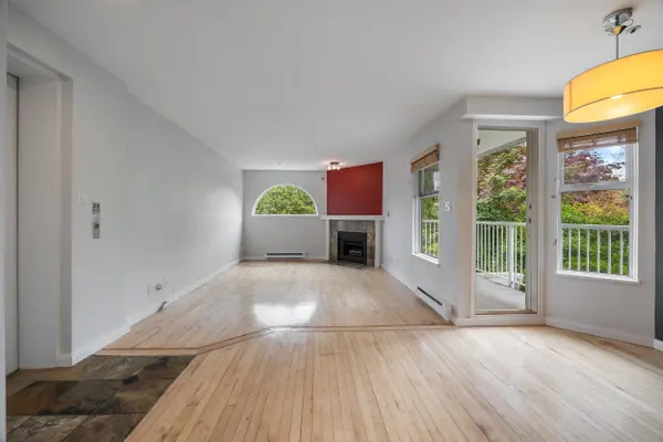1868 W 8th AVE #201, Vancouver, BC V6J 5G3