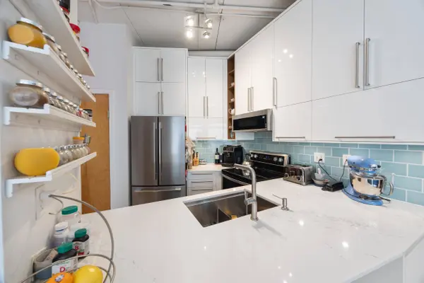 28 Powell ST #301, Vancouver, BC V6A 1E7