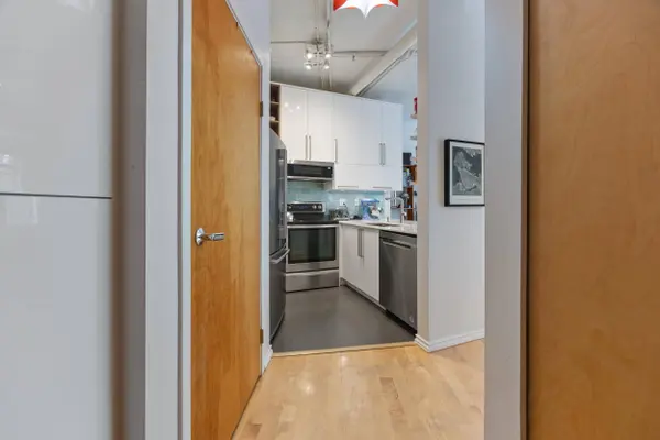 28 Powell ST #301, Vancouver, BC V6A 1E7