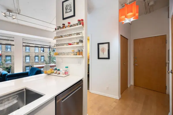 28 Powell ST #301, Vancouver, BC V6A 1E7