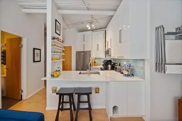 28 Powell ST #301, Vancouver, BC V6A 1E7