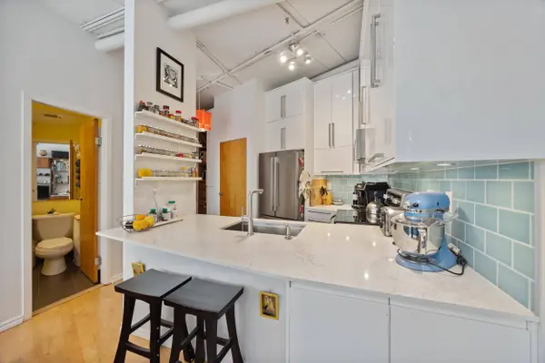 28 Powell ST #301, Vancouver, BC V6A 1E7