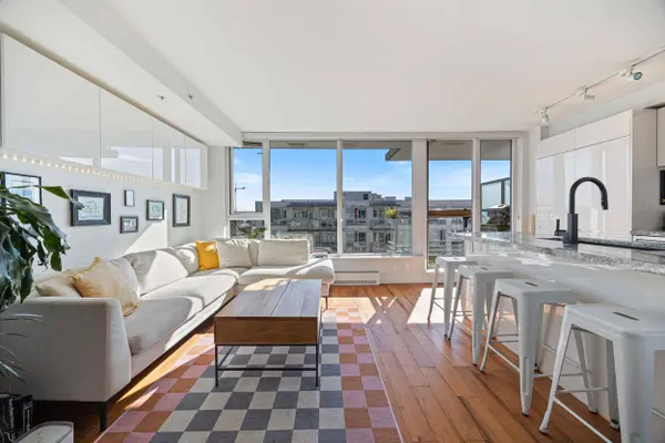 188 Keefer ST #PH9, Vancouver, BC V6A 0E3
