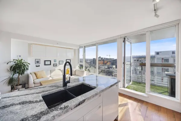188 Keefer ST #PH9, Vancouver, BC V6A 0E3