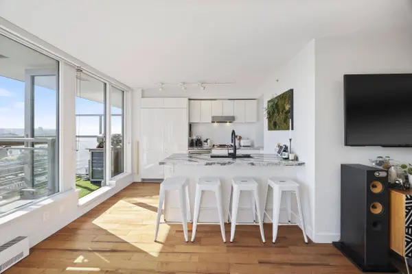 188 Keefer ST #PH9, Vancouver, BC V6A 0E3