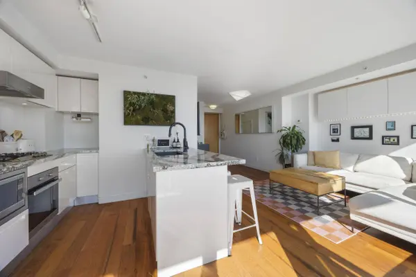 188 Keefer ST #PH9, Vancouver, BC V6A 0E3