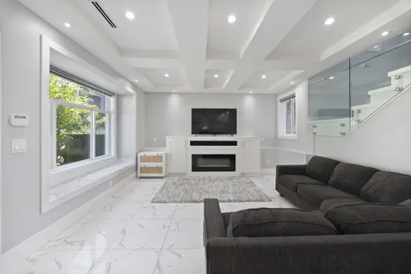 2309 Dublin ST, New Westminster, BC V3M 3B3