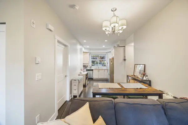 828 Royal AVE #204, New Westminster, BC V3M 1J9