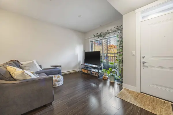 828 Royal AVE #204, New Westminster, BC V3M 1J9