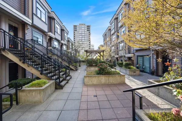 828 Royal AVE #204, New Westminster, BC V3M 1J9