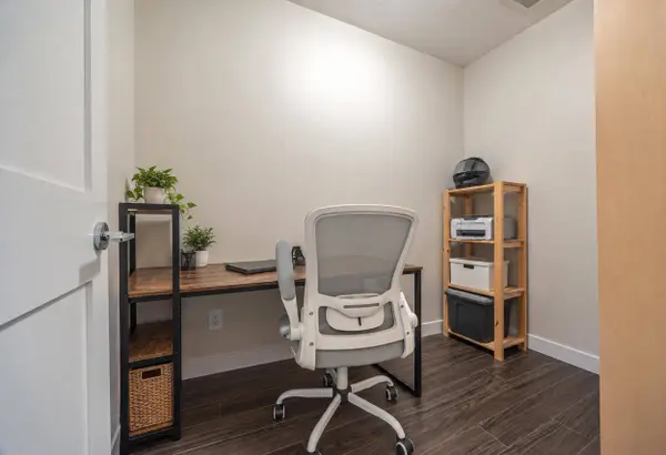 828 Royal AVE #204, New Westminster, BC V3M 1J9