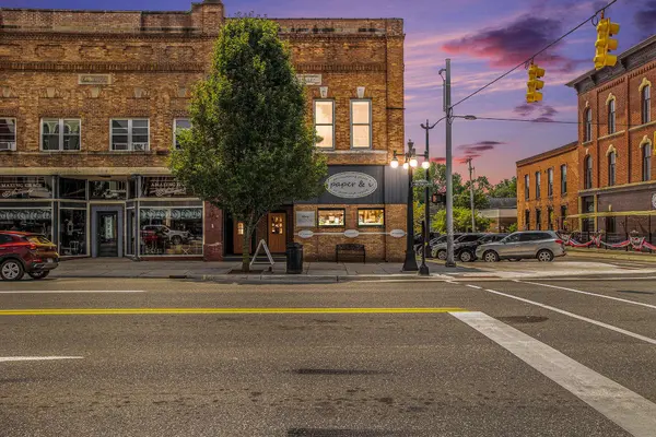 102 E Michigan Avenue, Marshall, MI 49068
